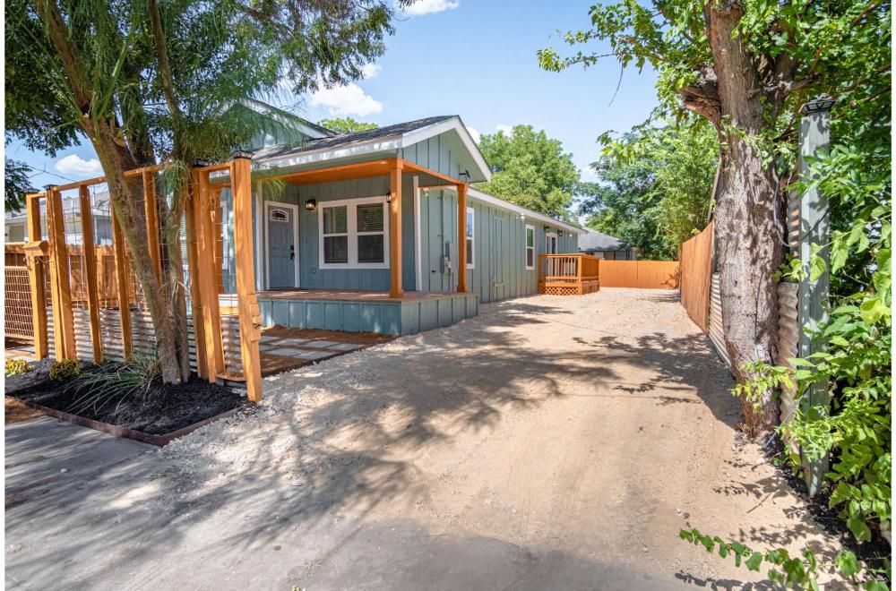 Newly Remodeled 4BR 2BA Near Amazing Downtown